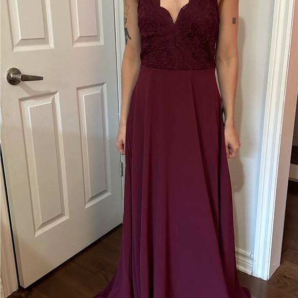 Prom dress Mannequin is 5'4 & 105lbs - Picture 3 of 4